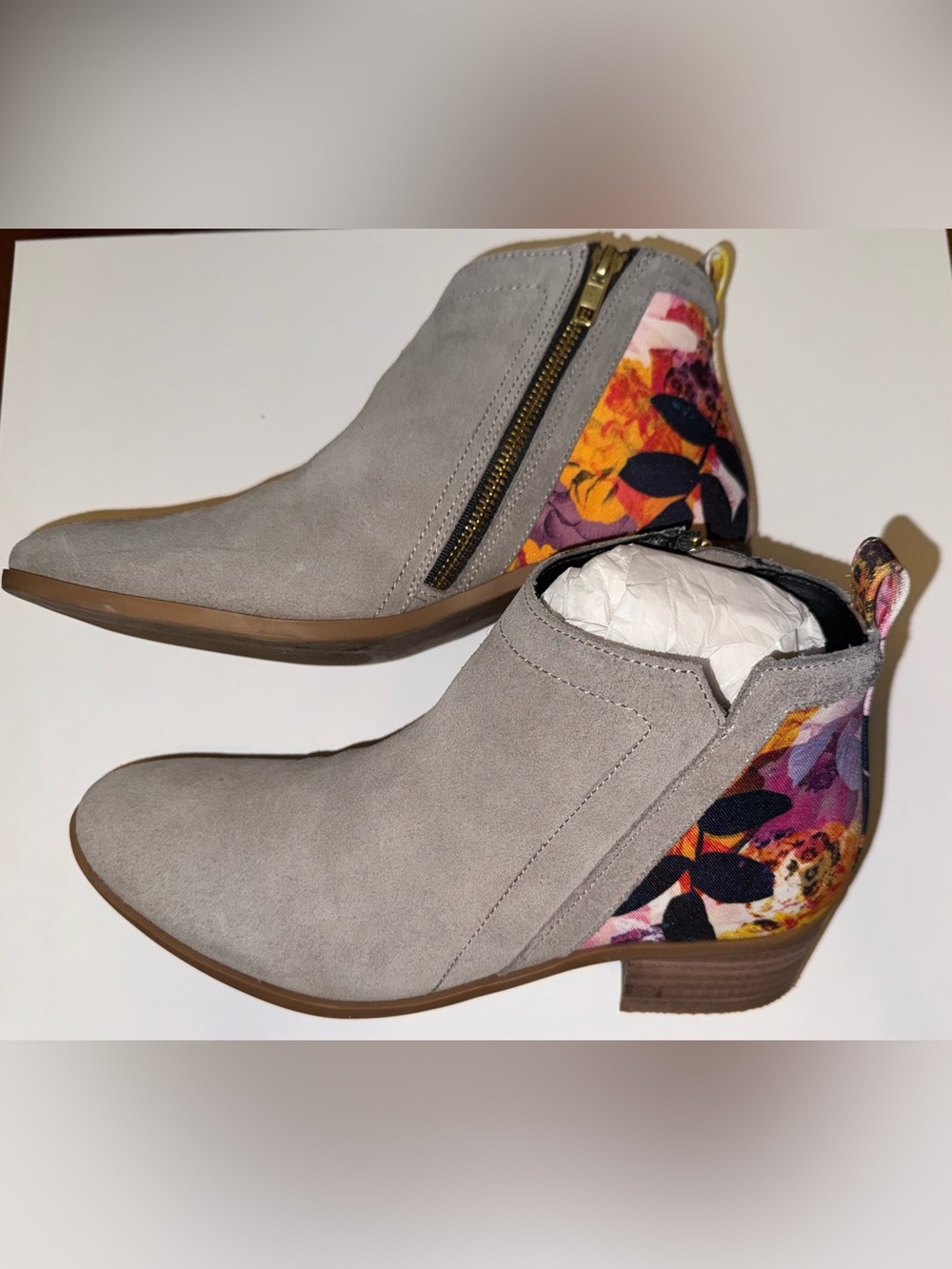 Suede Gray Ankle Booties with Floral
Detail, Inkkas, Style - Savannah - Picture 12 of 12